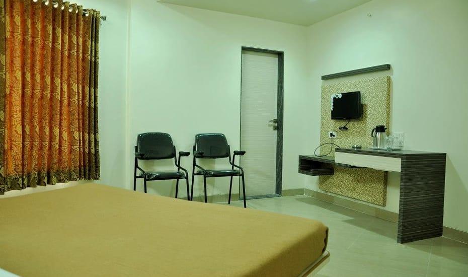 Sandesh Resort Wai ภายนอก รูปภาพ